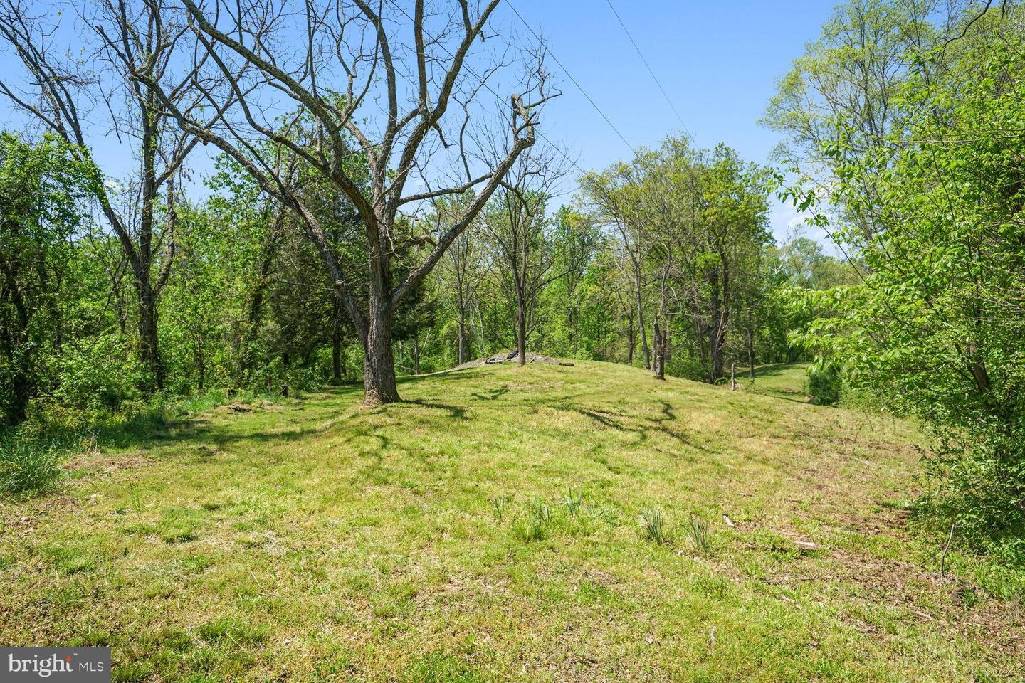 Property Photo: 20820 Beaverdam Bridge Road VA 20117