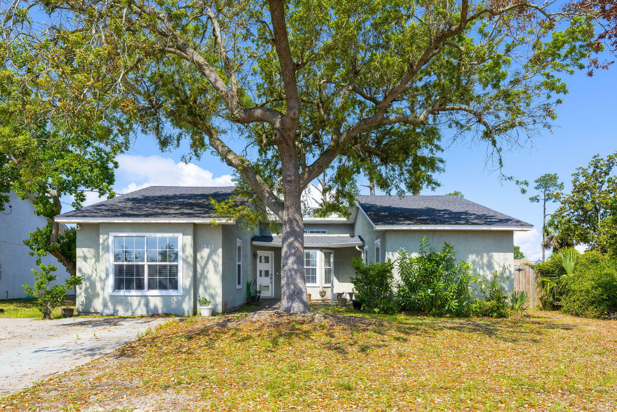 Property Photo: 1833 Lake Avenue FL 32405