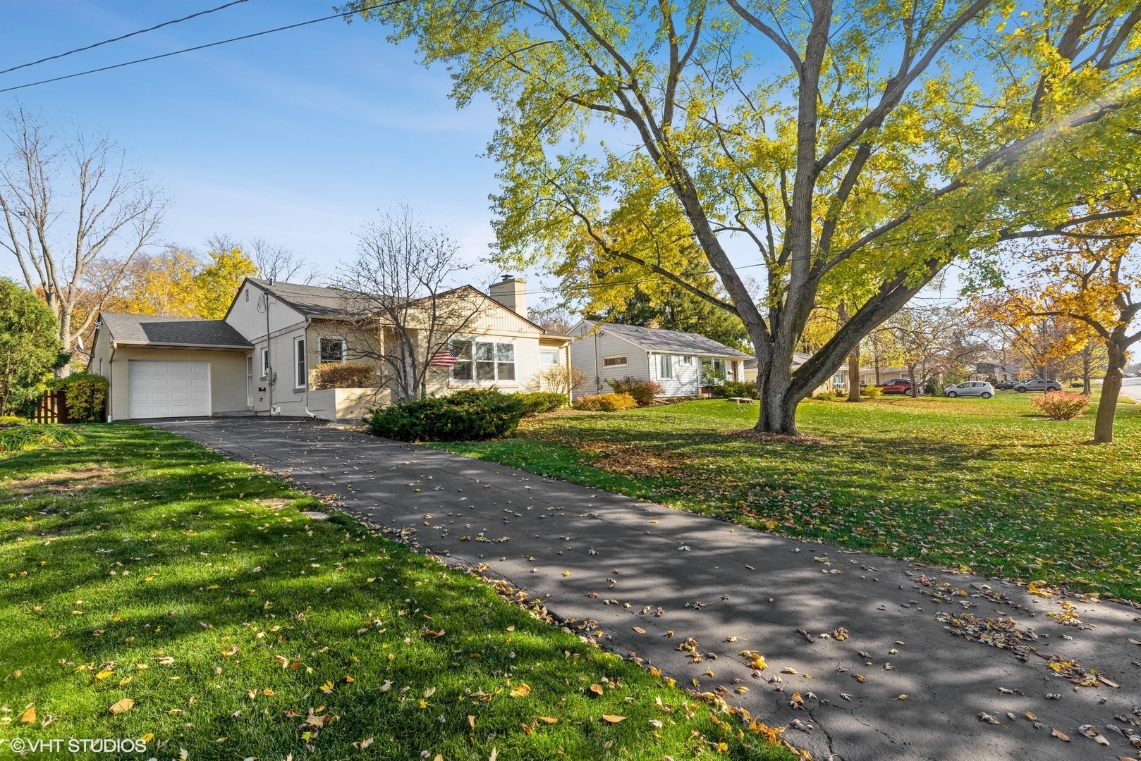 Property Photo:  817 Dundee Avenue  IL 60010 