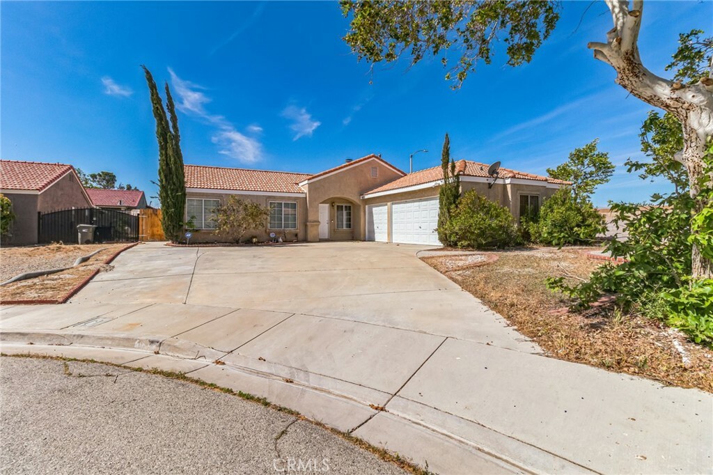 Property Photo:  6012 Sandpiper  Pl  CA 93552 