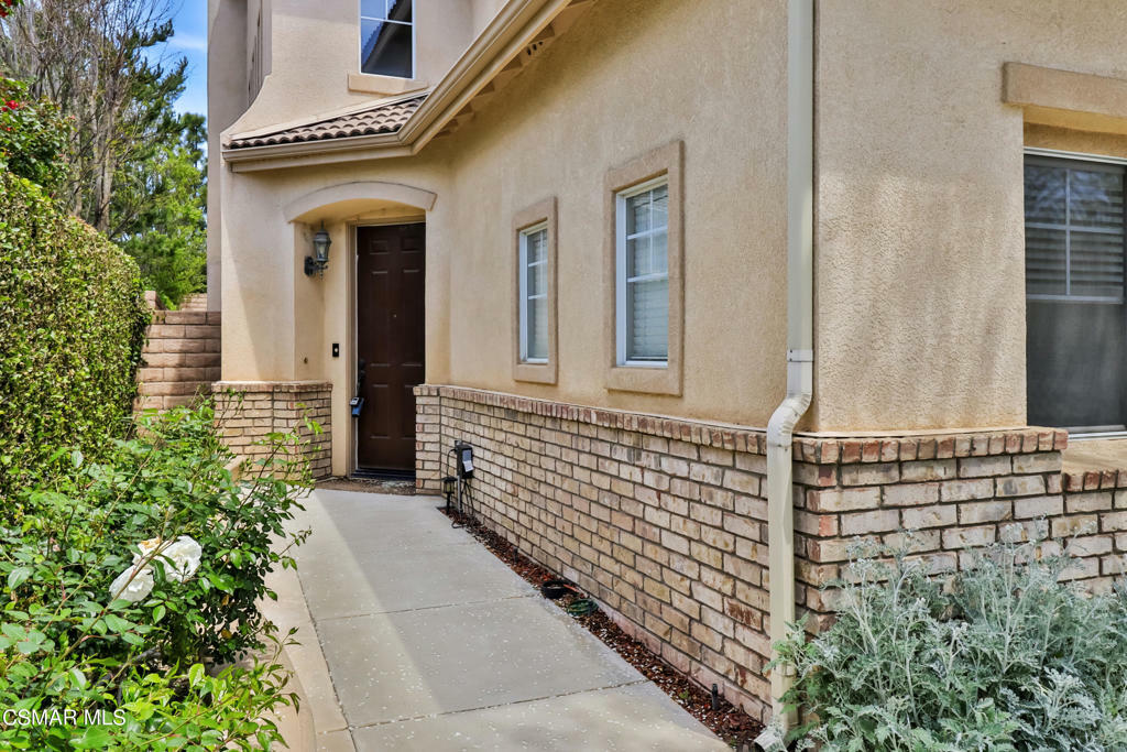 Property Photo:  4877 Monument Street  CA 93063 