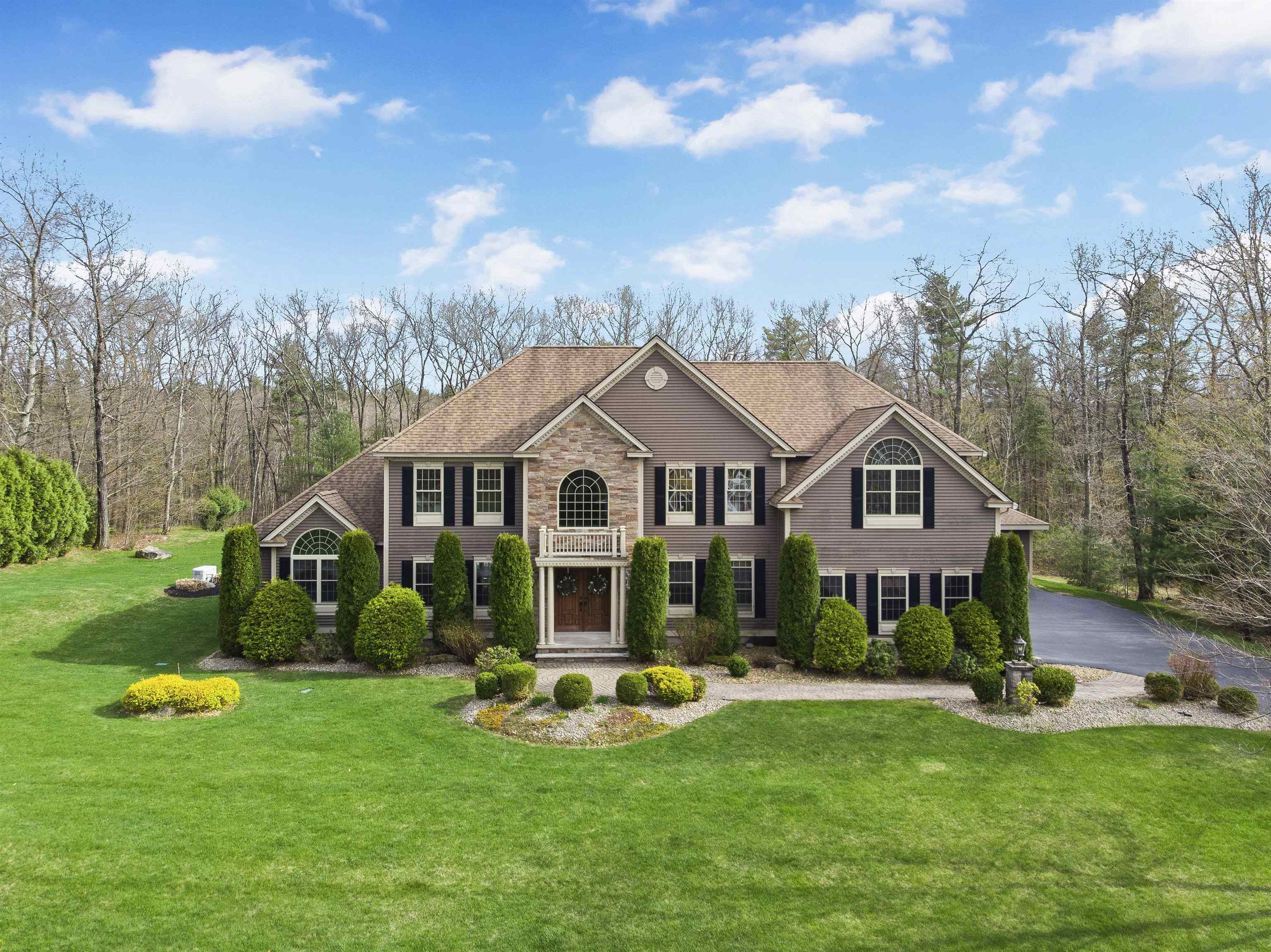 Property Photo: 9 Buckhide Road NH 03087