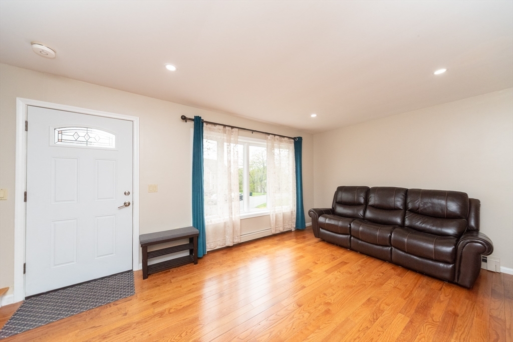 Property Photo:  27 Rosedale Avenue 27  MA 01545 