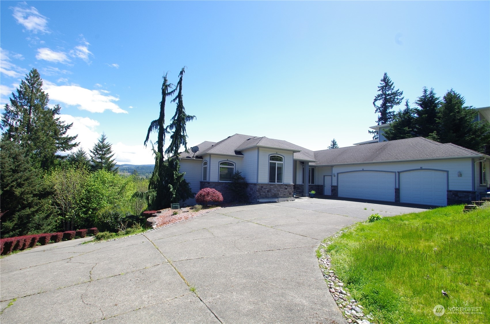 Property Photo:  23012 165th Avenue E  WA 98338 