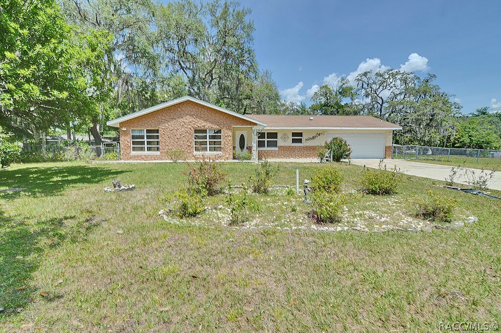 Property Photo:  5605 E Jasmine Lane  FL 34453 