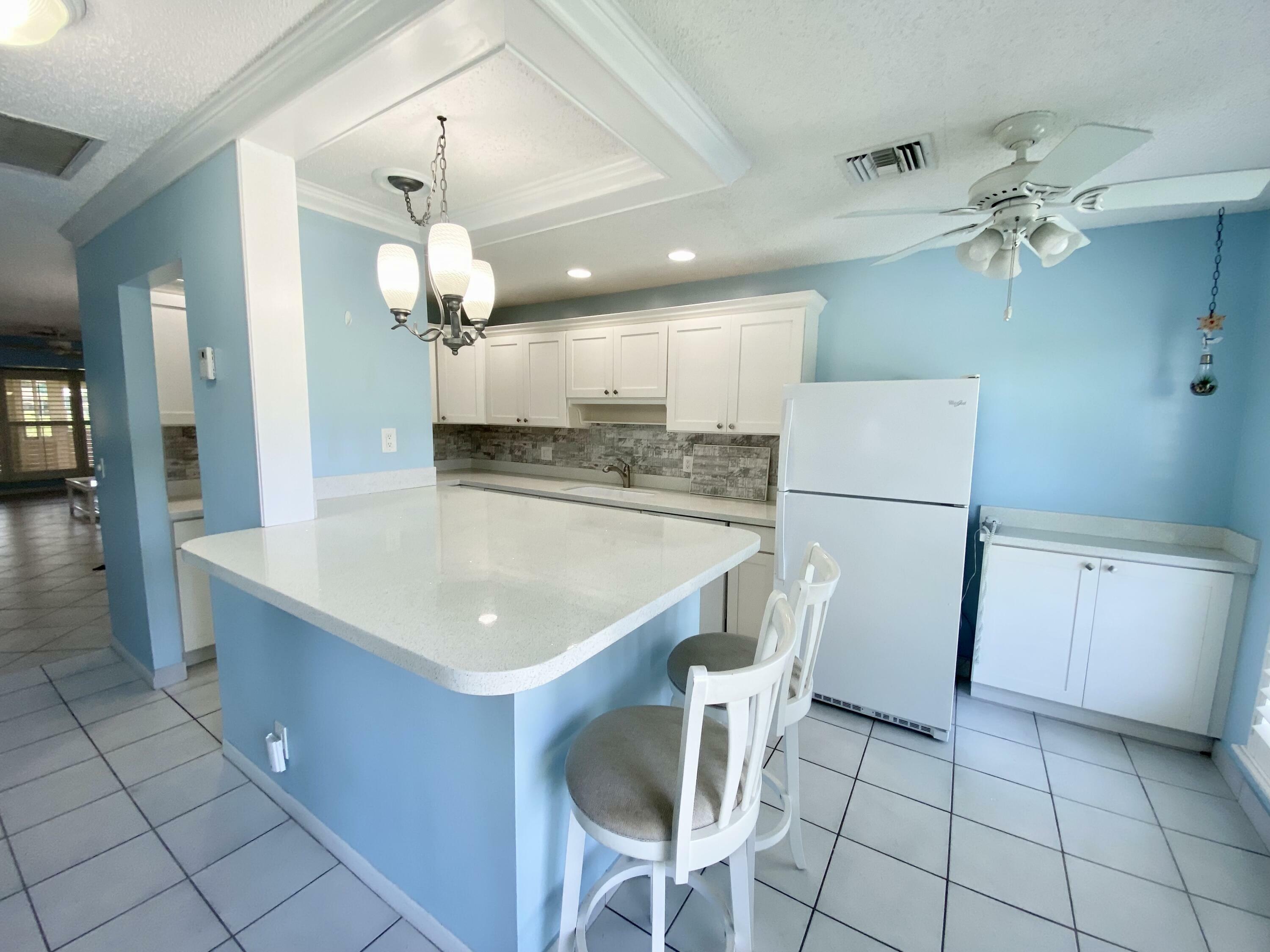 Property Photo:  2401 E Palm Lane A  FL 33445 