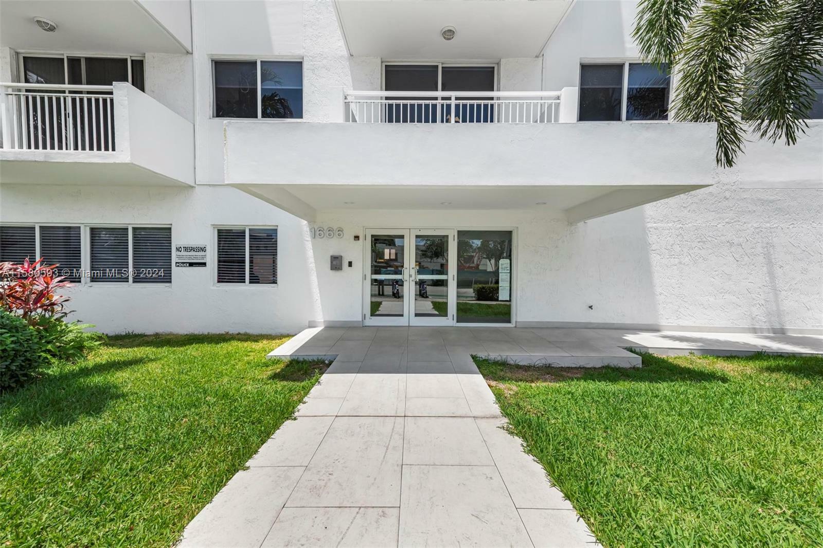 Property Photo:  1666 West Avenue 305  FL 33139 