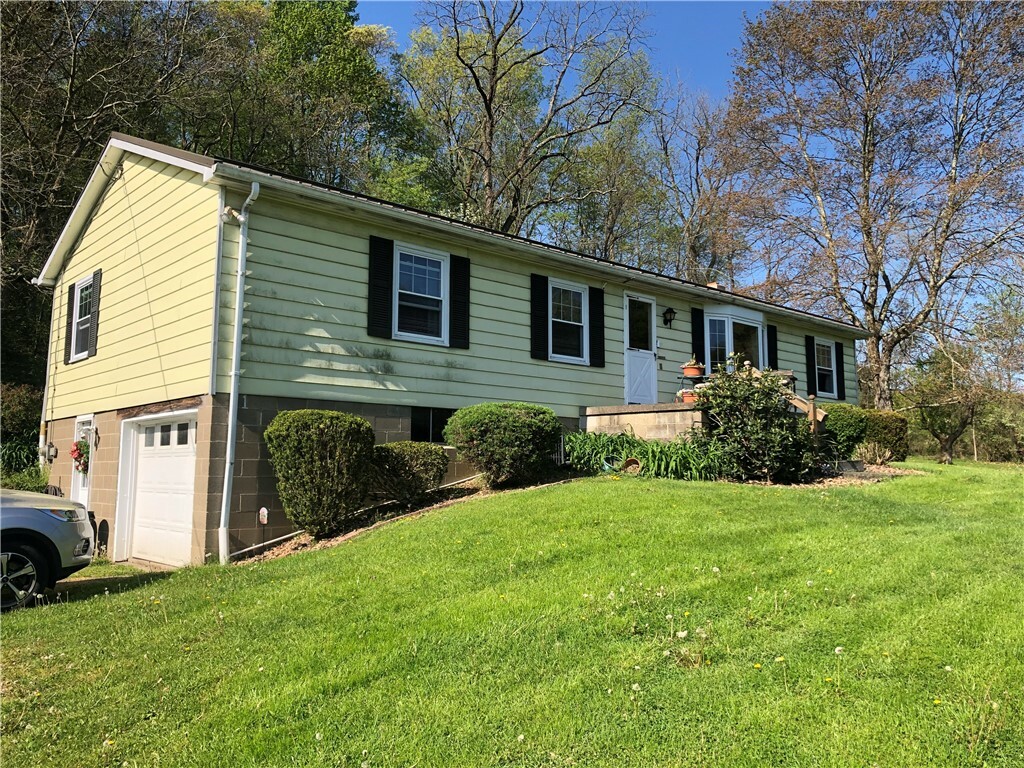 Property Photo:  165 Whigham Rd  PA 15672 