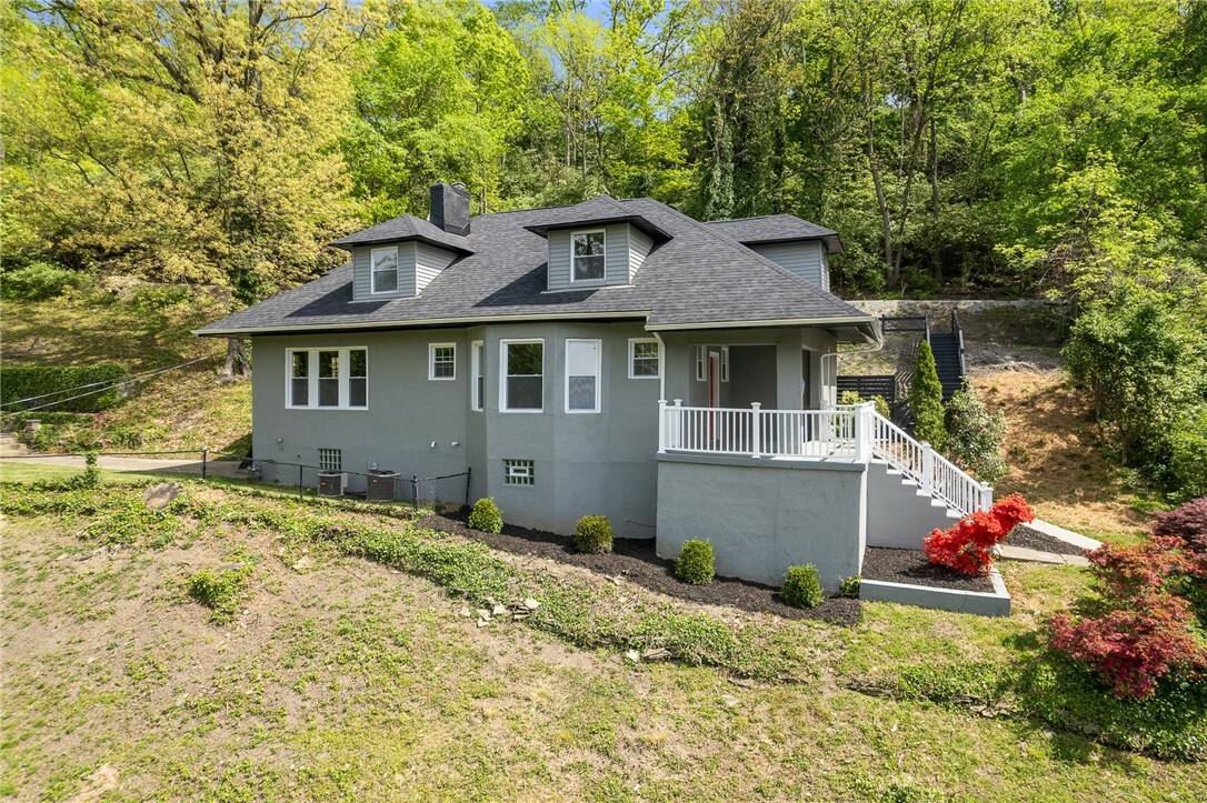 Property Photo:  4 Rosslyn Rd  PA 15106 