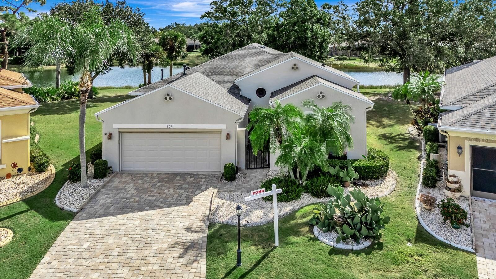 Property Photo: 804 Regal Manor Way FL 33573