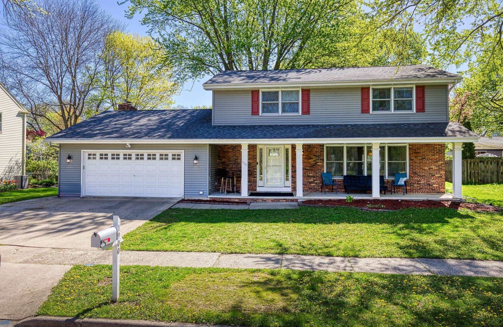 Property Photo:  1900 N Birchwood Avenue  WI 54914-2442 