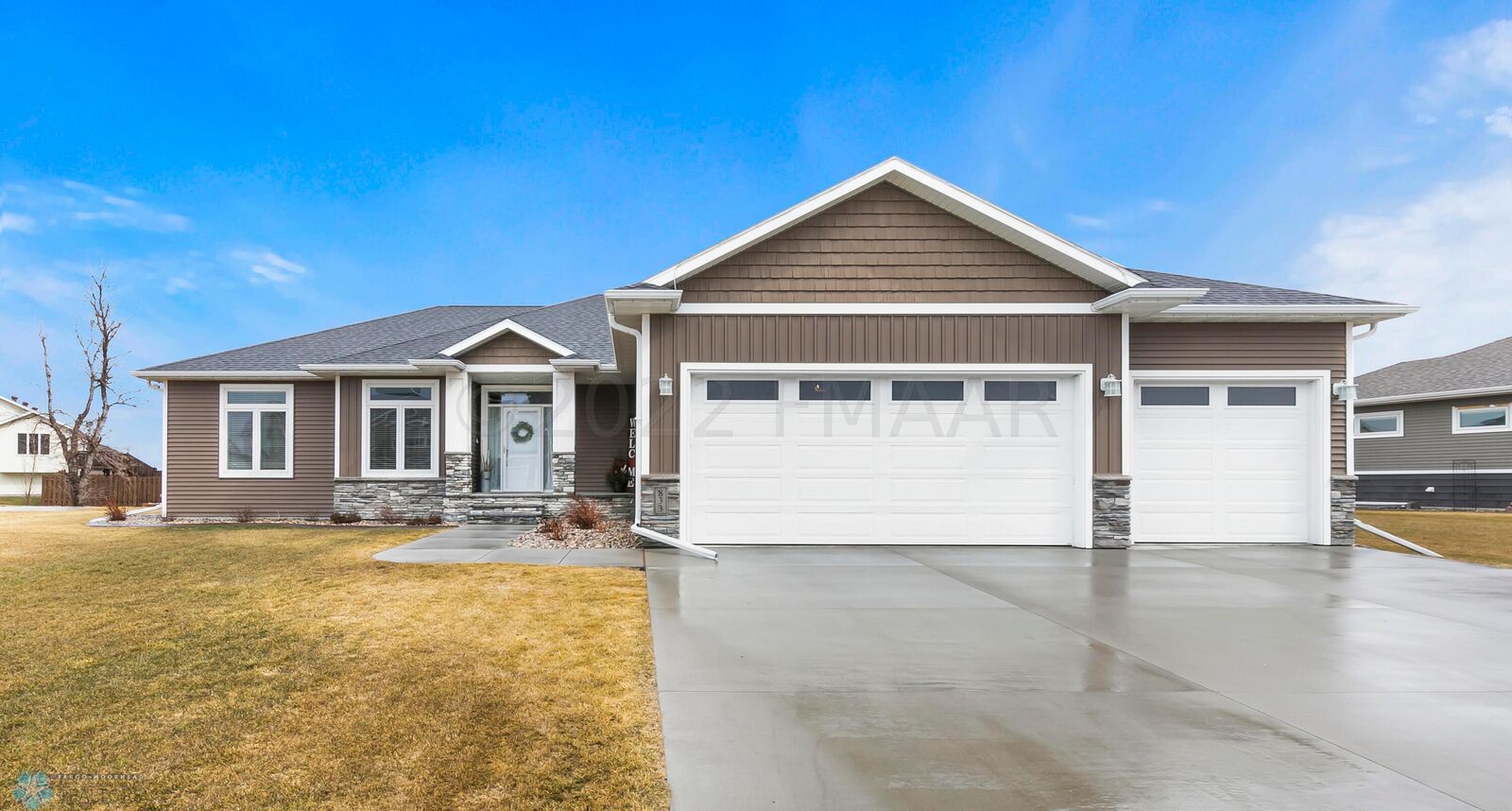 Property Photo:  833 Sunset Drive  ND 58059 