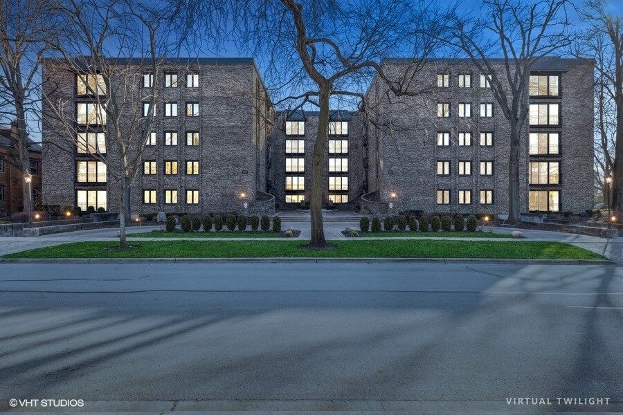 Property Photo:  1005 Bonnie Brae Place 3E  IL 60305