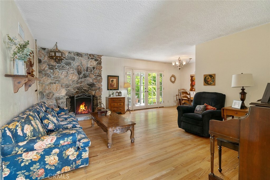 Property Photo:  10120 Lasaine Avenue  CA 91325 