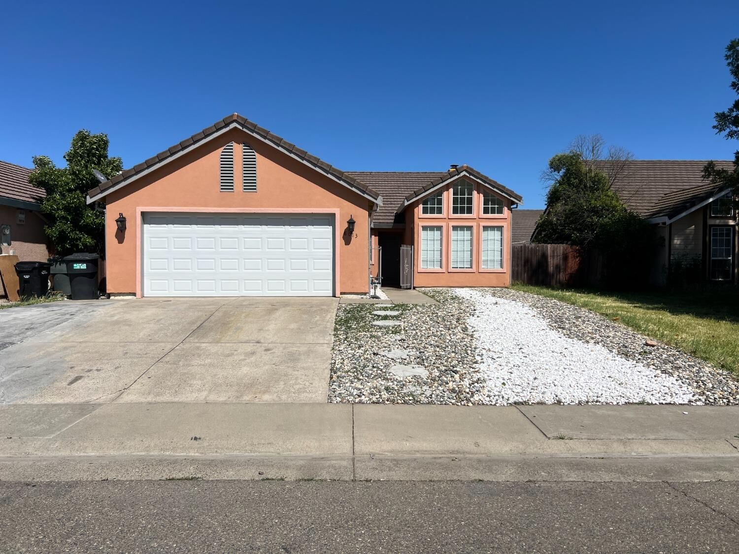 Property Photo:  8013 Parkgate Way  CA 95828 