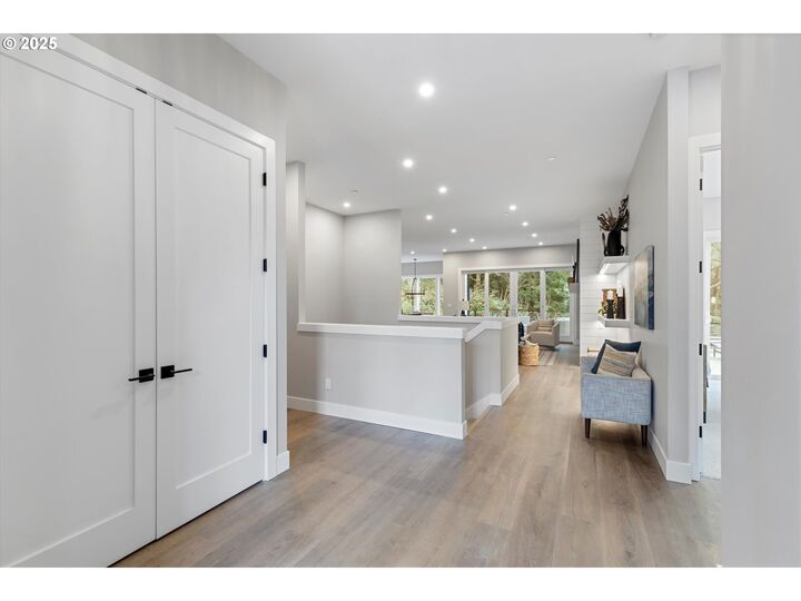 Property Photo: 750 Monica Ct OR 97110