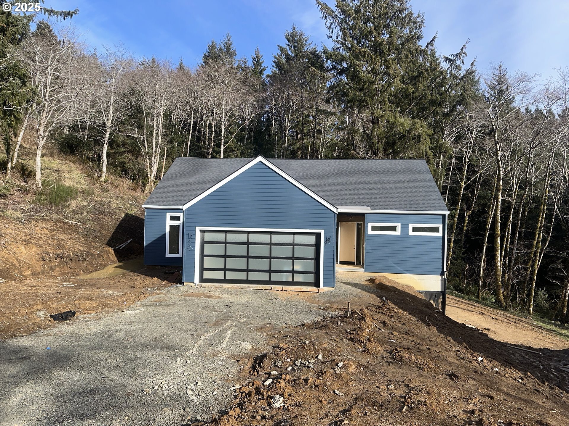 Property Photo: 750 Monica Ct OR 97110