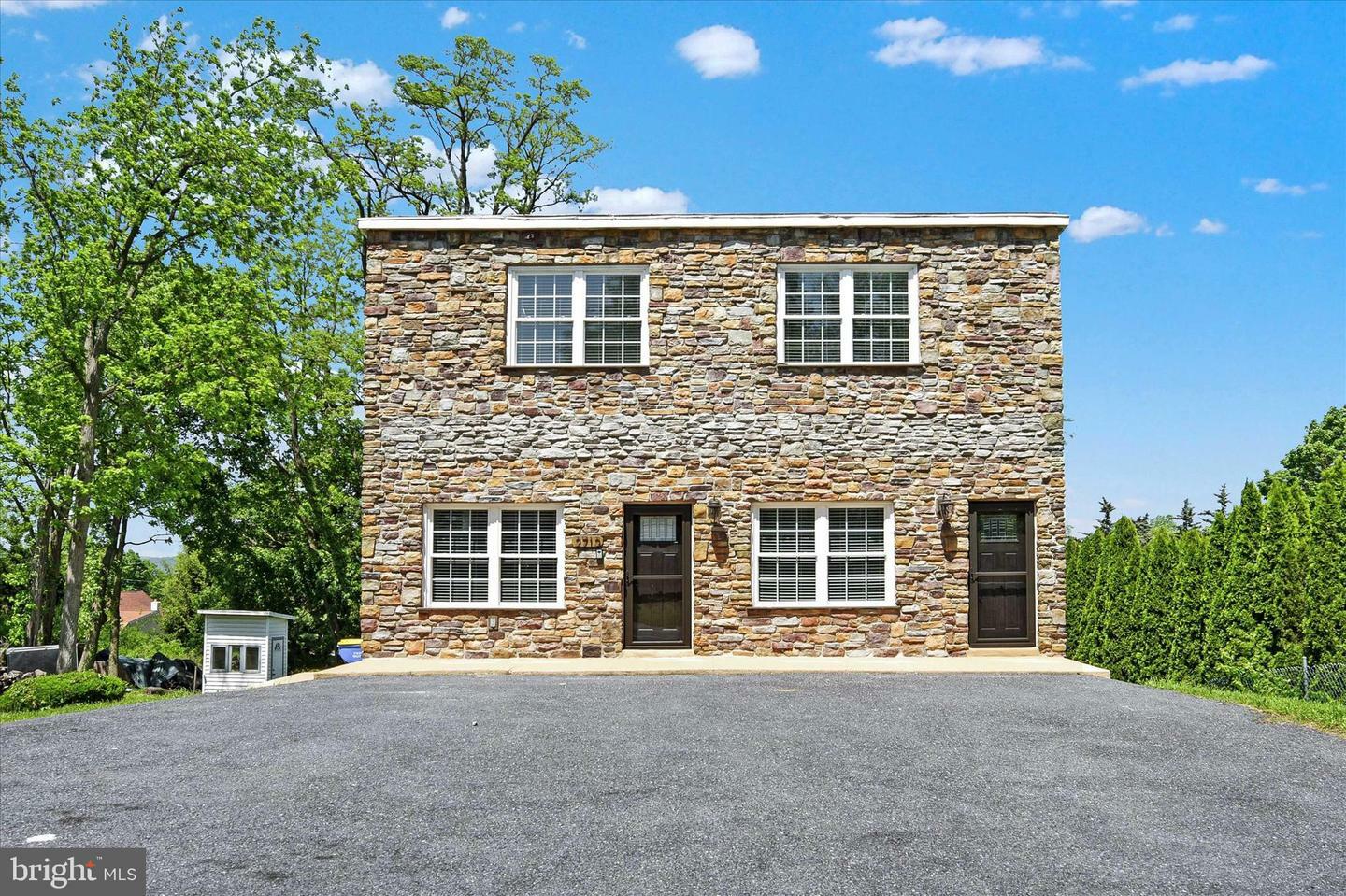 Property Photo:  2712 Locust Lane  PA 17109 