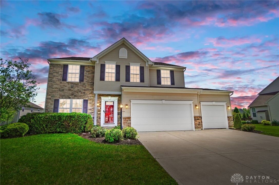 Property Photo: 1925 N Red Robin Drive OH 45385