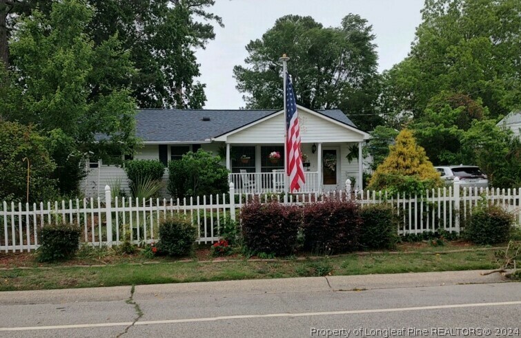 Property Photo:  3214 Friendly Road  NC 28304 