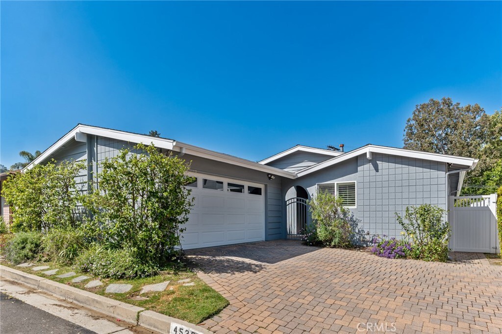 Property Photo: 4539 Don Pio Drive CA 91364