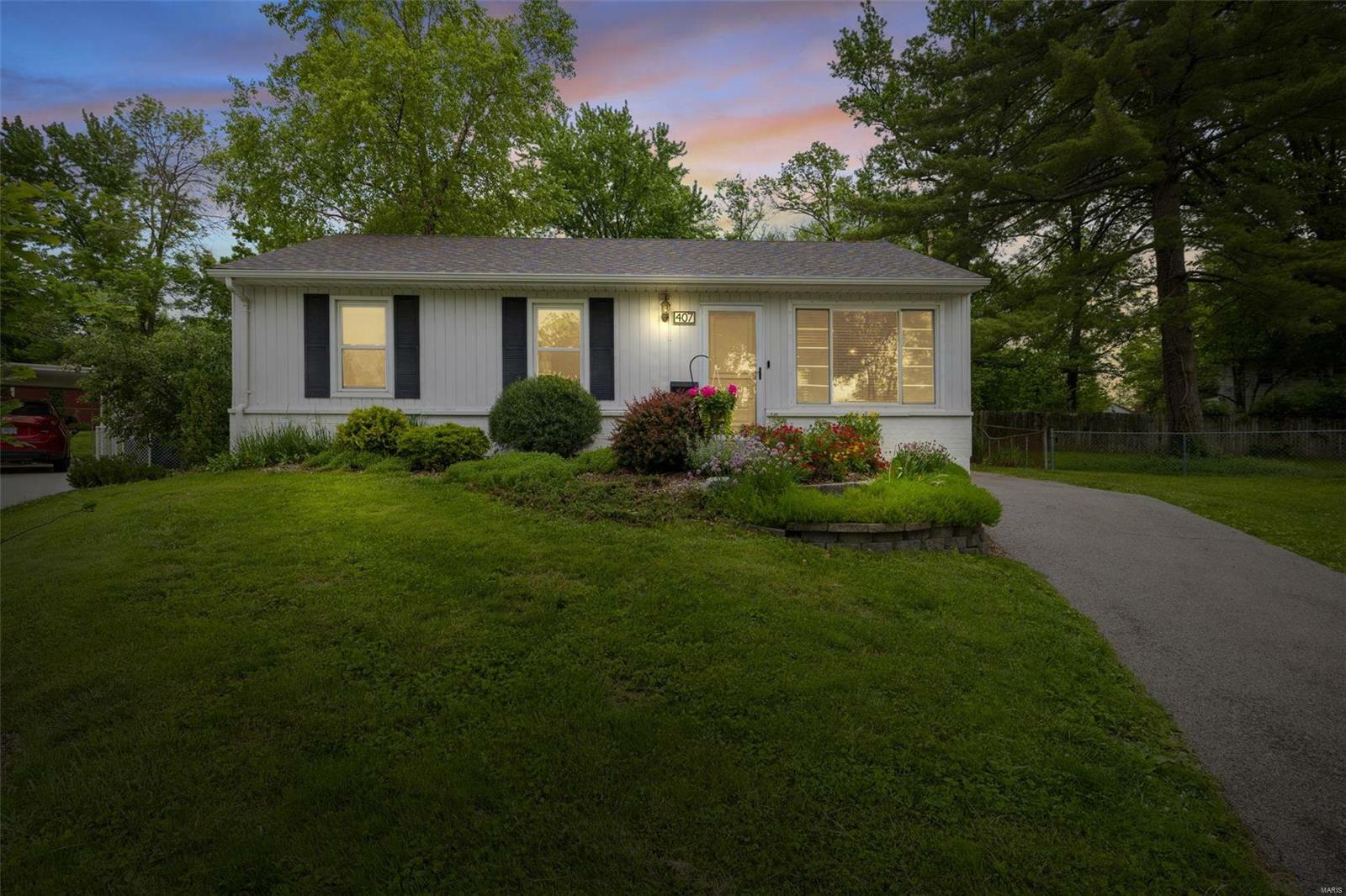 Property Photo:  407 Rollingwood Lane  MO 63122 