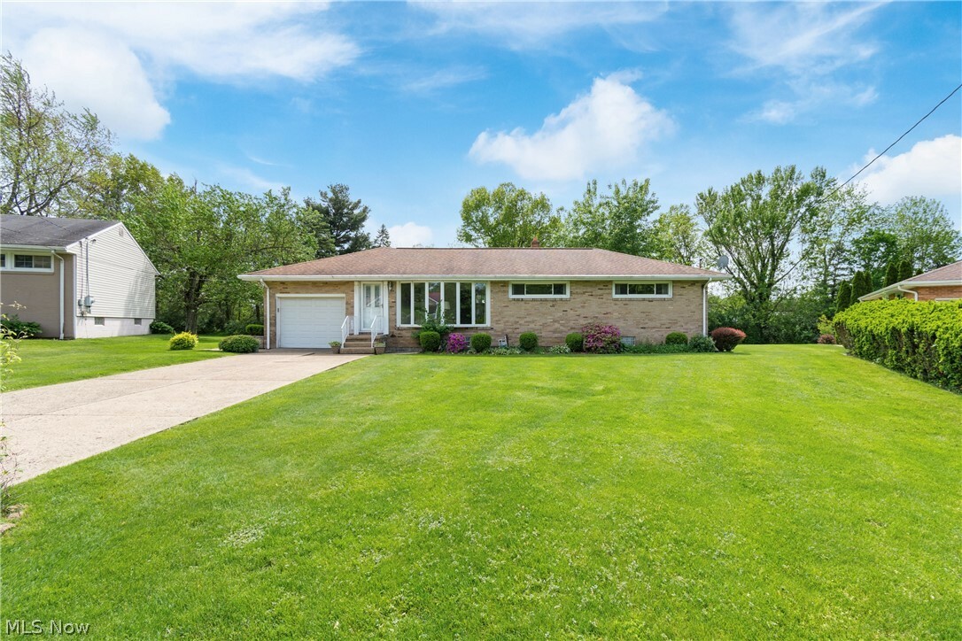 Property Photo:  5617 Thunderbird Circle NW  OH 44720 