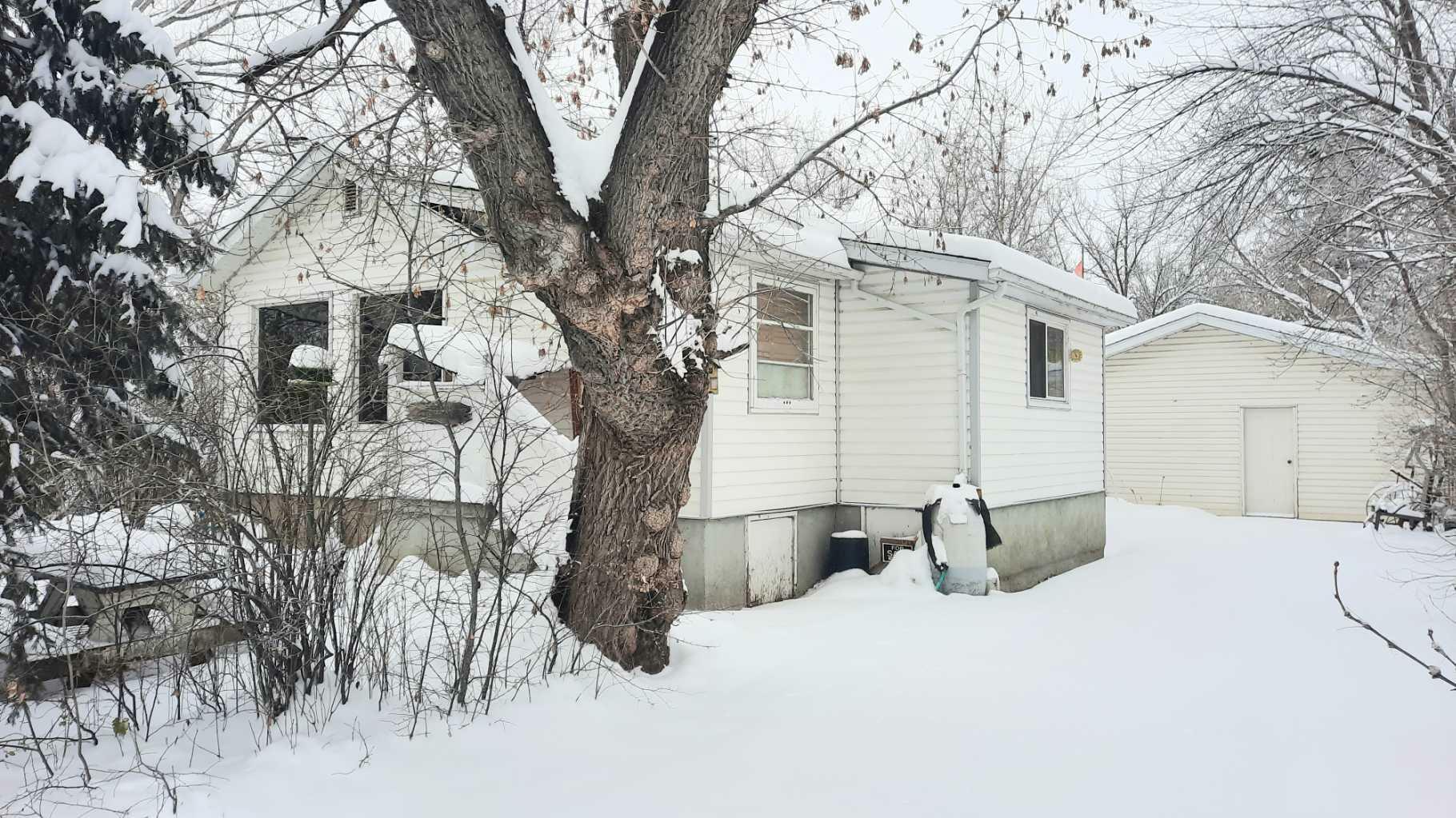 Property Photo:  227 6 Street  AB T0J 1B0 