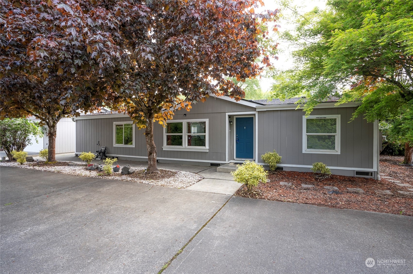 Property Photo:  2015 4th Street SE  WA 98002 