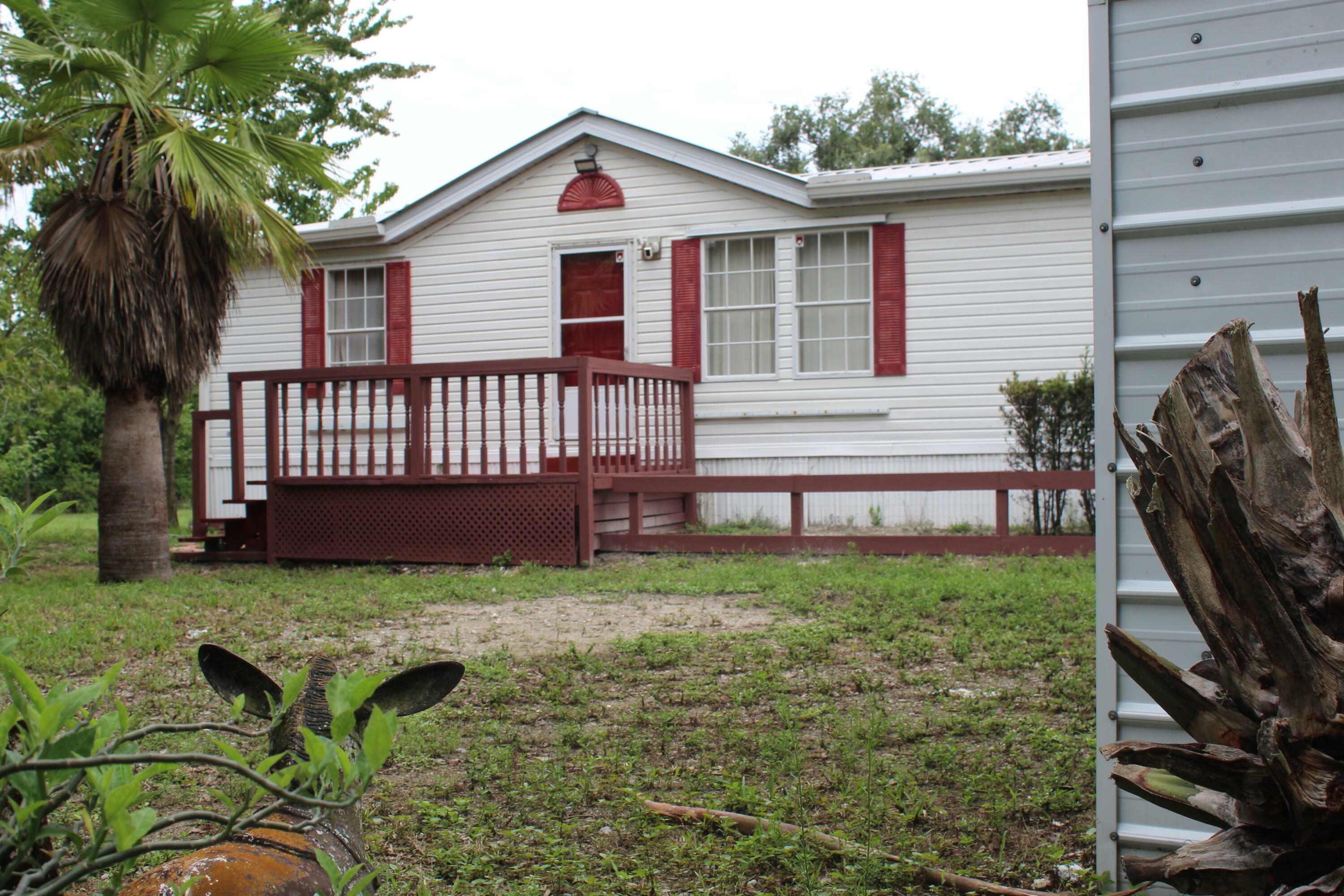 Property Photo:  895 Lakeview Avenue  FL 33440 