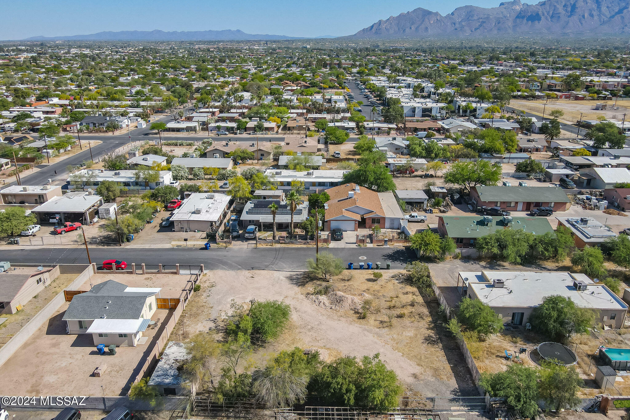 Property Photo:  442 E Wilcox Lane B  AZ 85705 