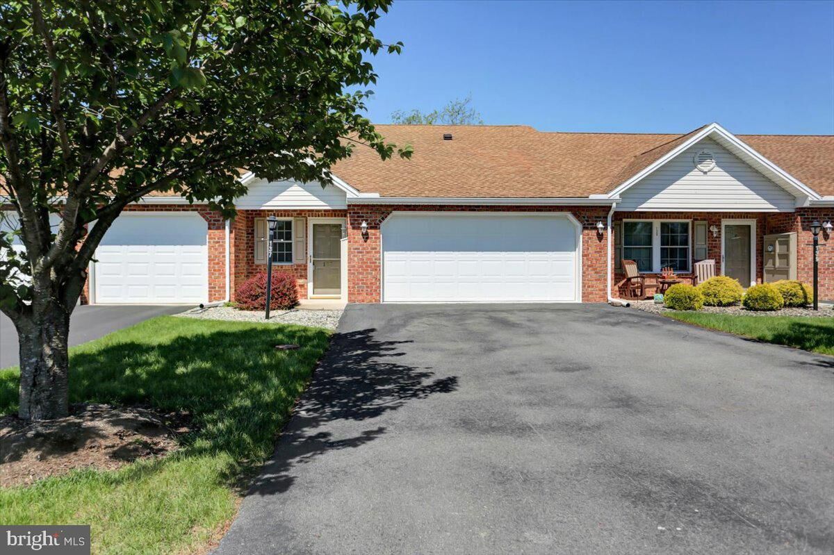 Property Photo: 137 Central Way PA 17257