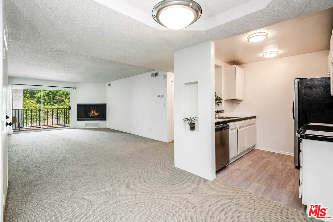 Property Photo:  1230   Horn Ave 629  CA 90069 