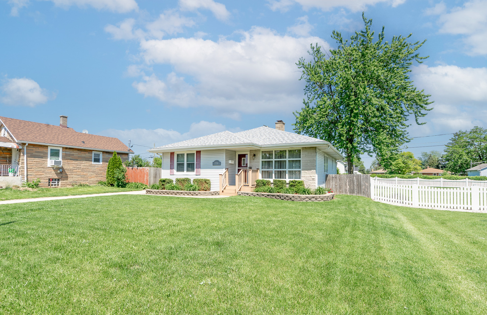 Property Photo:  1706 Highland Avenue  IL 60403 