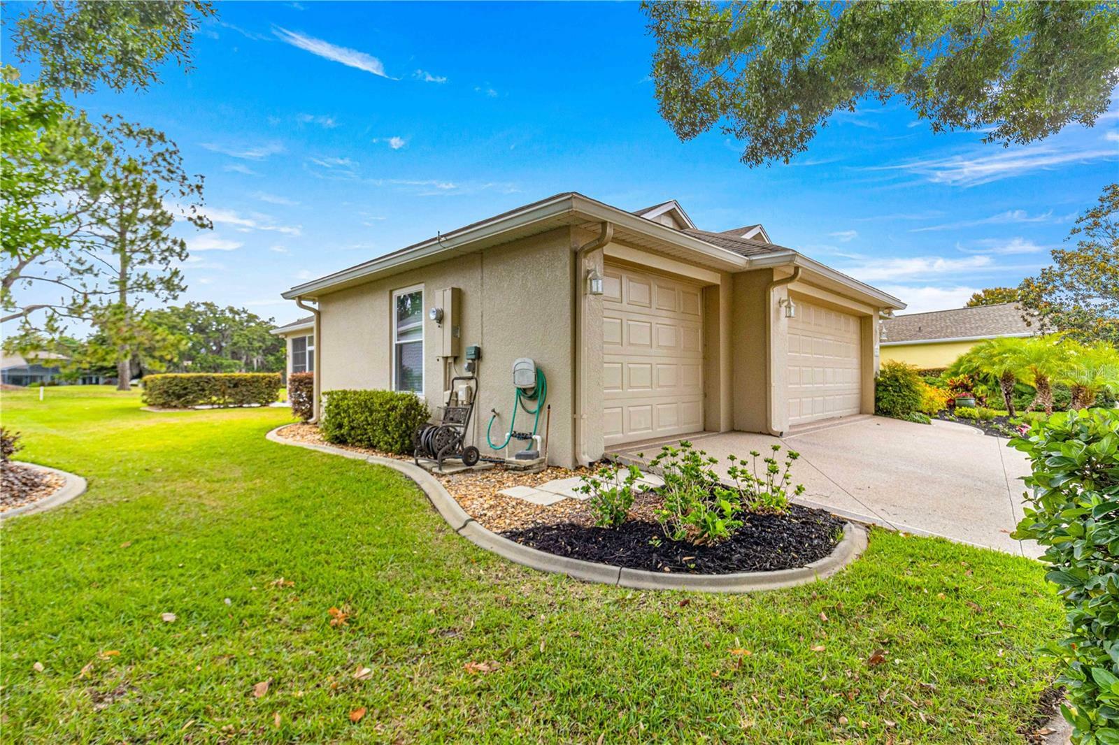 Property Photo:  8015 Pine Hollow Drive  FL 32757 