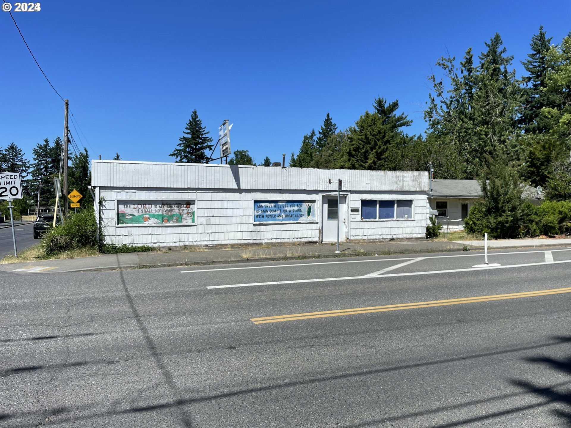 Property Photo: 5503 NE Prescott St OR 97218