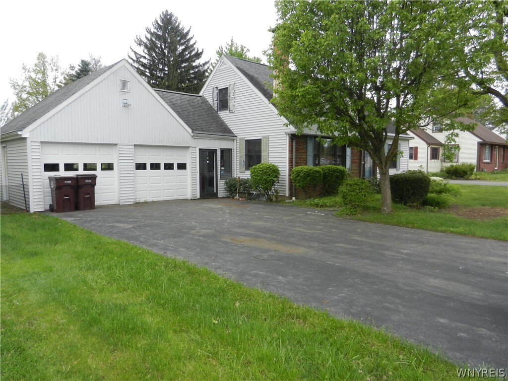 Property Photo:  3011 Schoolview Road  NY 14057 