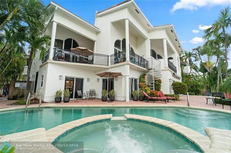 Property Photo:  70 Isle Of Venice Dr 102  FL 33301 