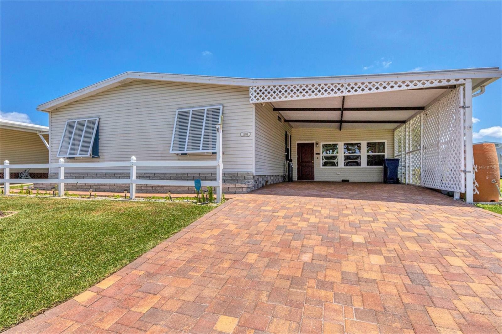 Property Photo: 1508 45th Avenue E FL 34222