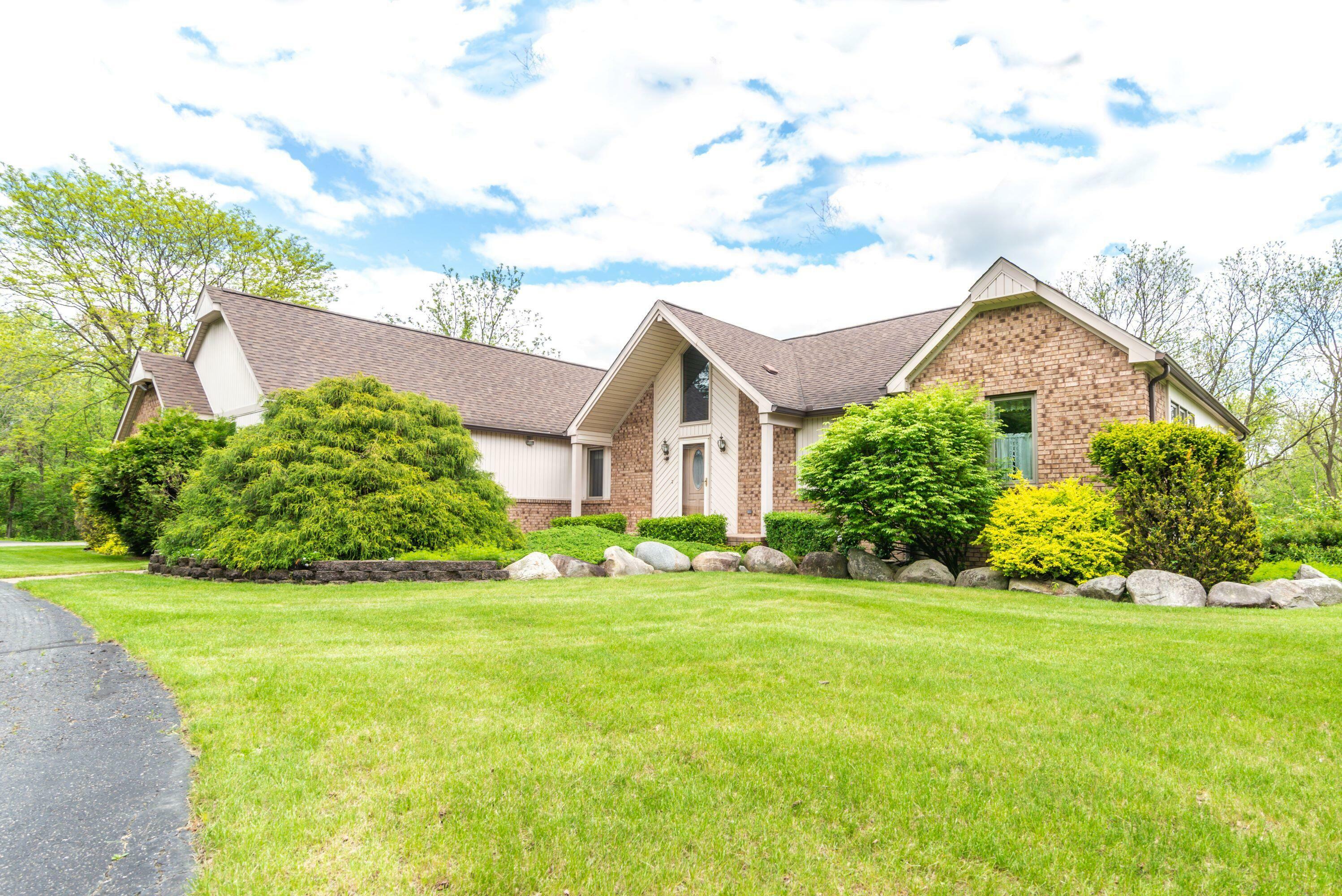 Property Photo:  5804 Dutch Hill Drive  MI 48105 