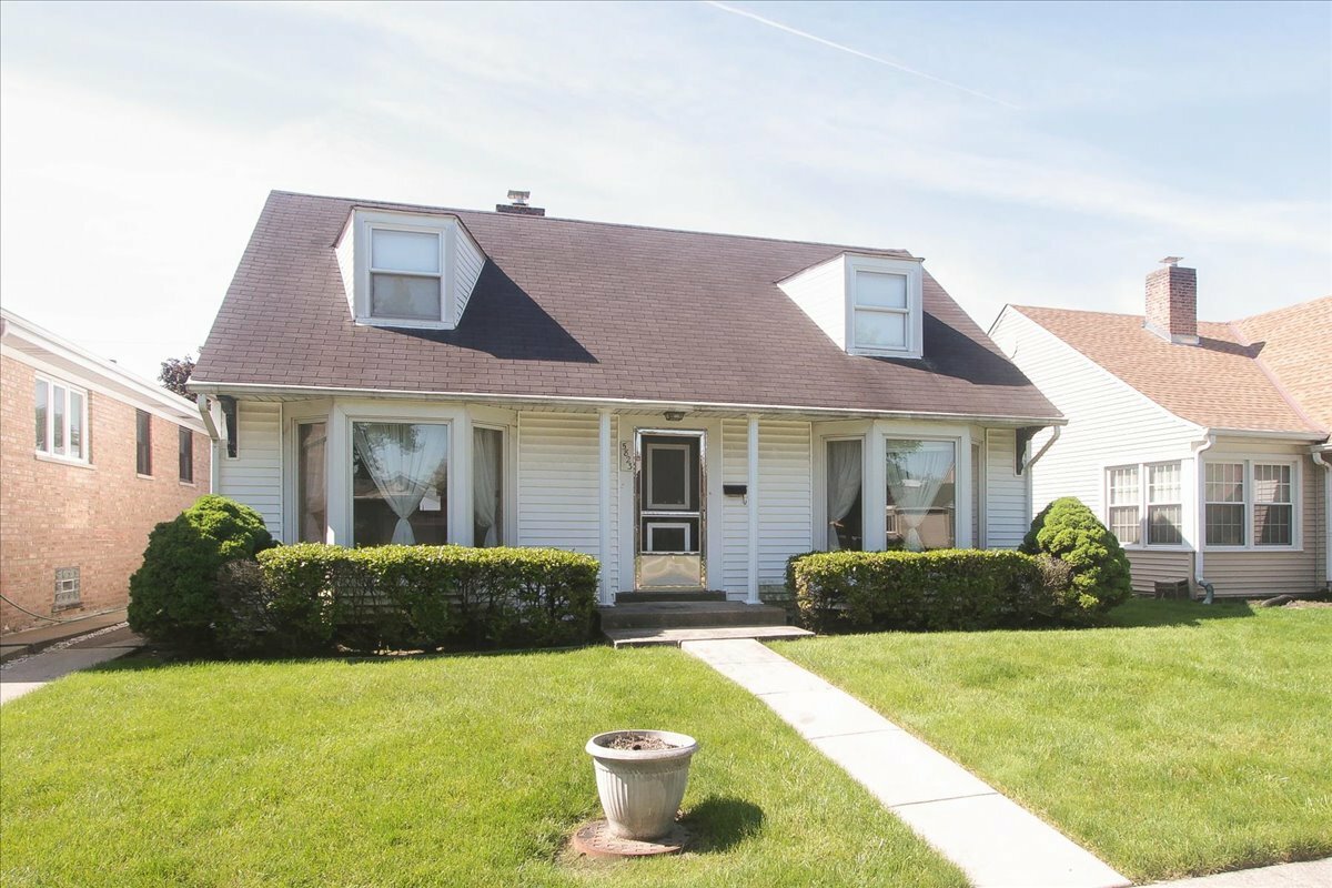 Property Photo: 5823 Carol Avenue IL 60053