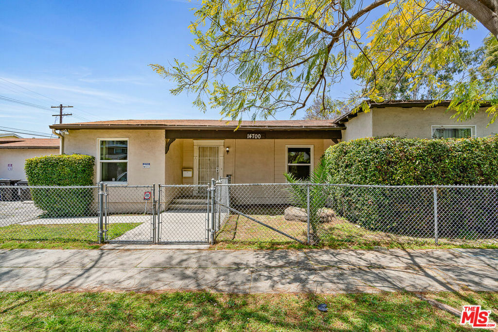 Property Photo:  6319 Cedros Avenue  CA 91411 