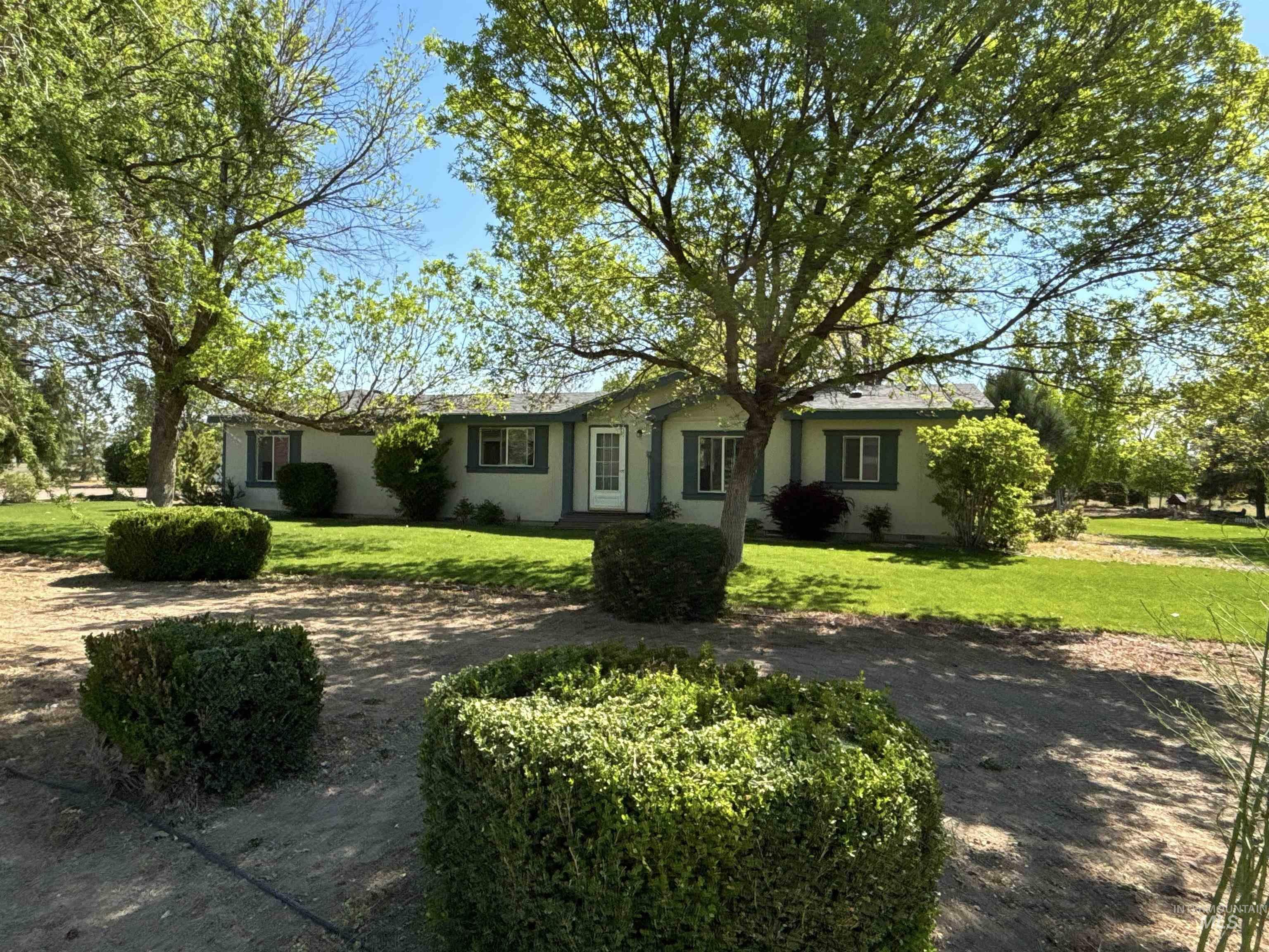 Property Photo: 6880 SE Groefsema Rd ID 83647-5954