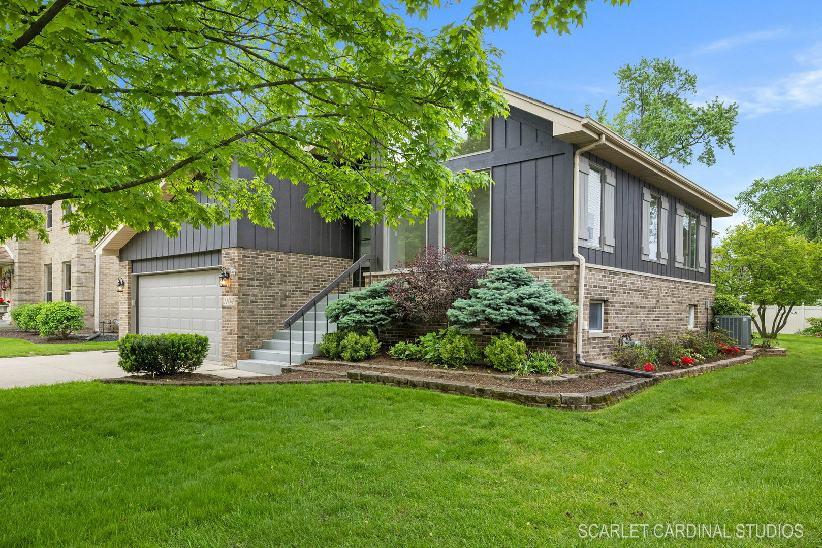 Property Photo:  1104 S Oakland Avenue  IL 60181 