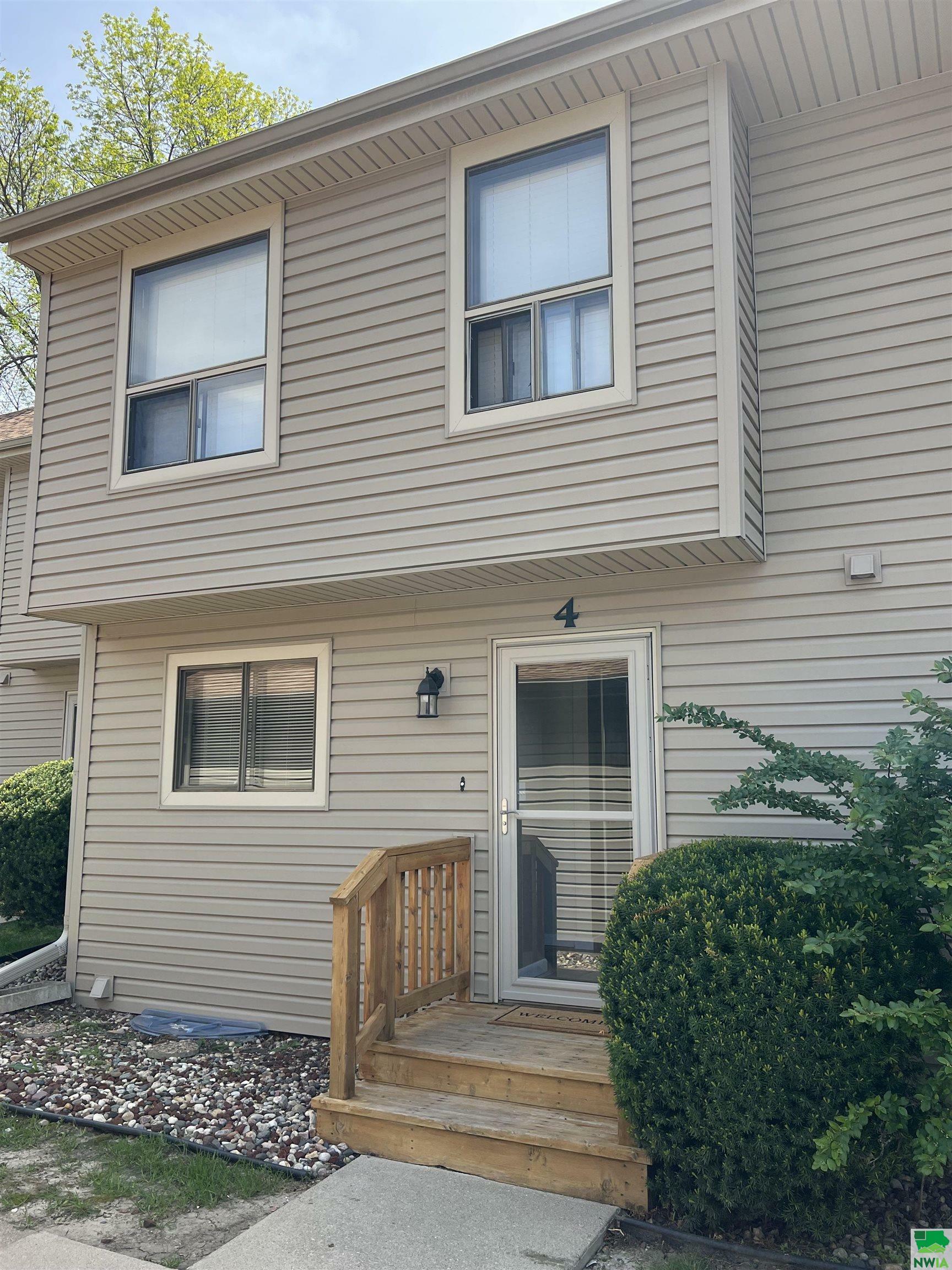 Property Photo:  2928 S Cedar St #4  IA 51106 