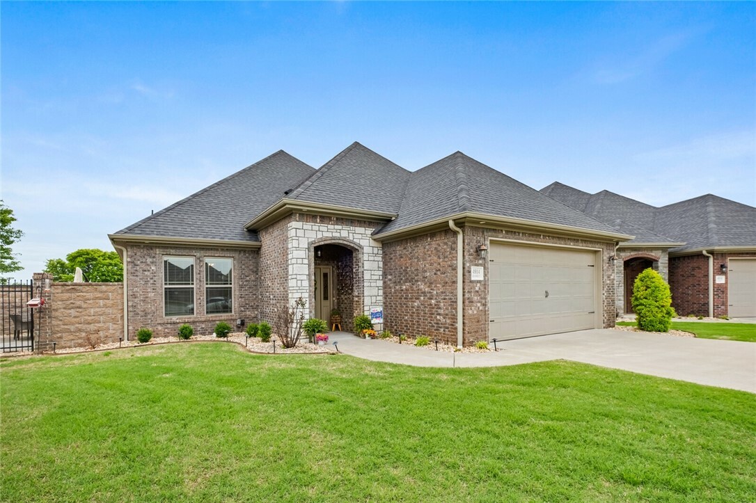 Property Photo:  4914 W Red Maple Court  AR 72758 