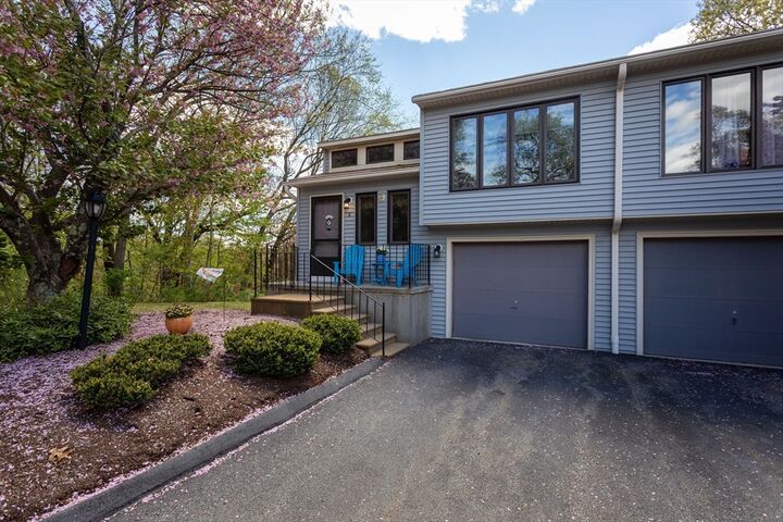 Property Photo:  8 Nottingham Rd 8  MA 01519 