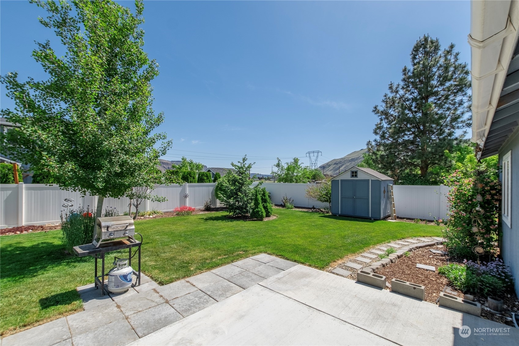 Property Photo: 1455 Center Street WA 98850