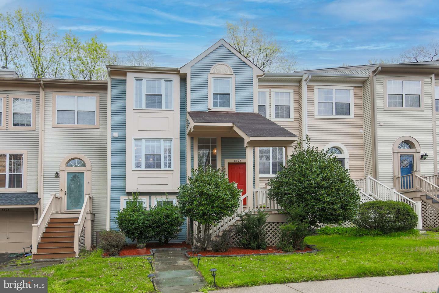 Property Photo:  8305 Linden Oaks Court  VA 22079 