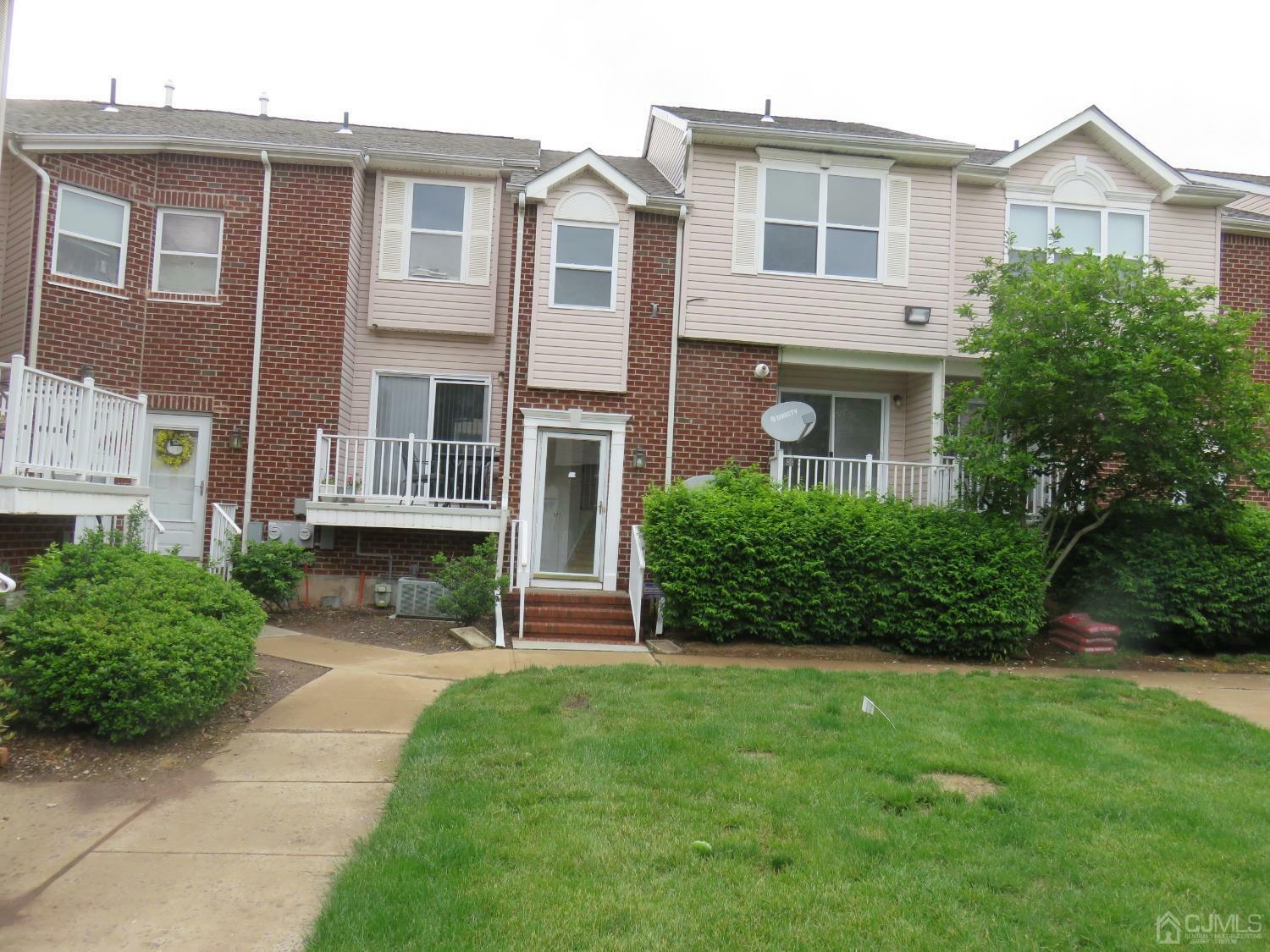 Property Photo:  526 Great Beds Court  NJ 08861 